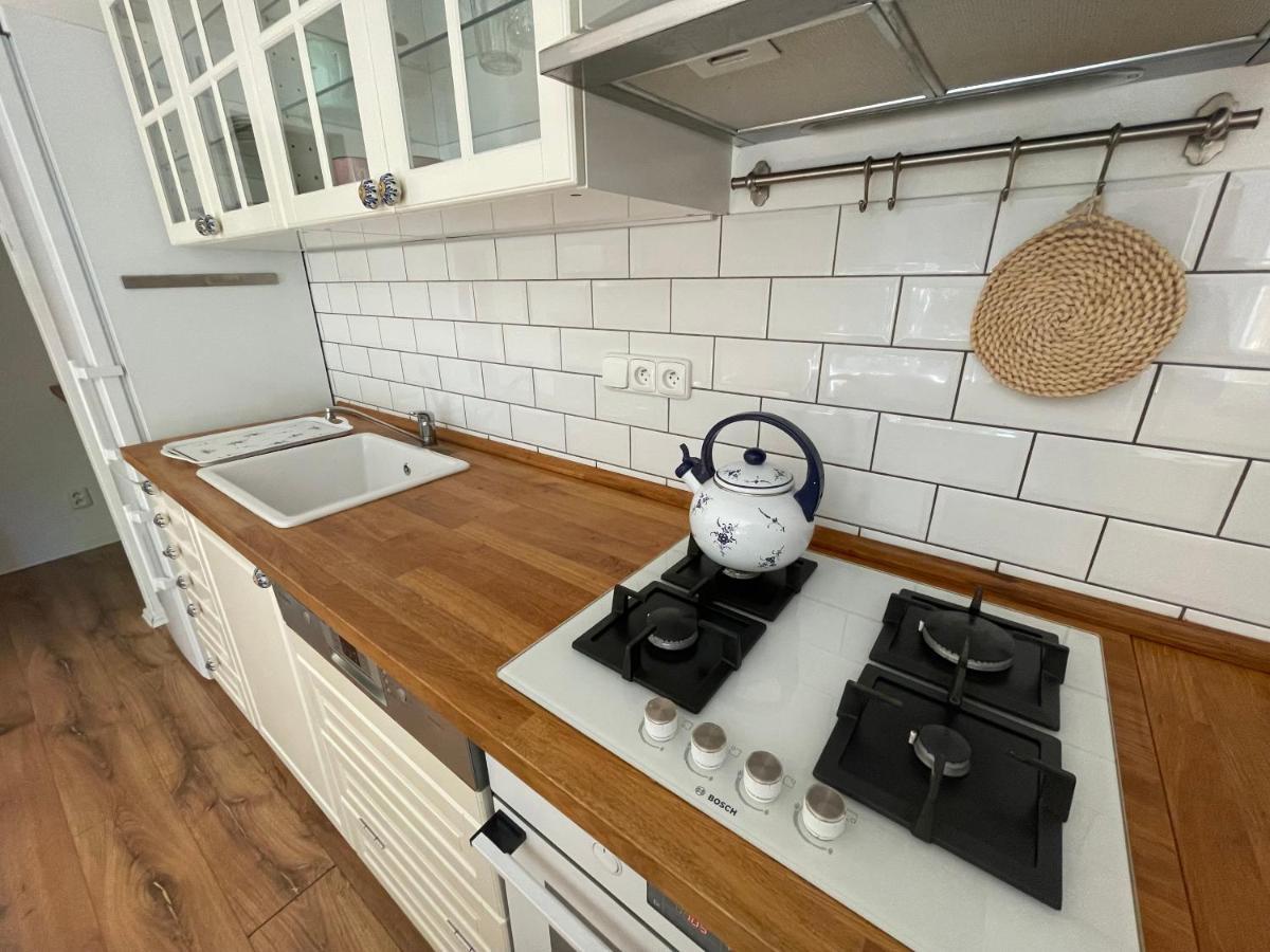 70M2 Romantic Living In The Old Town With Garden Братислава Экстерьер фото