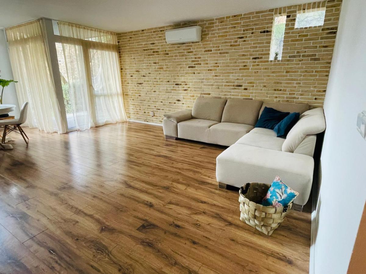 70M2 Romantic Living In The Old Town With Garden Братислава Экстерьер фото