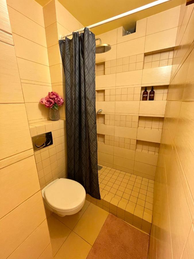 70M2 Romantic Living In The Old Town With Garden Братислава Экстерьер фото